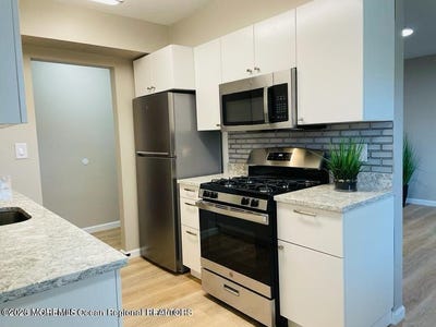/international/us/68-stonehurst-boulevard-freehold-nj-110108192653/
