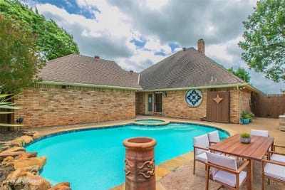 /international/us/1925-glenbrook-court-bedford-tx-110108203929/