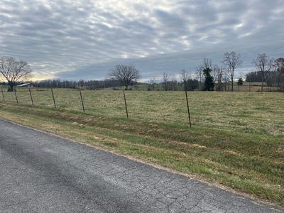 /international/us/216-w-bernard-rd-russell-springs-ky-110096257371/