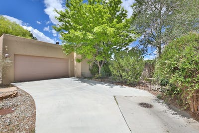 /international/us/114-vista-lane-taos-nm-110108472552/