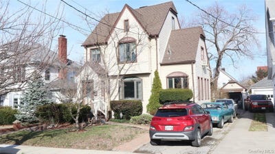 /international/us/33-35-150th-place-flushing-ny-110106852451/