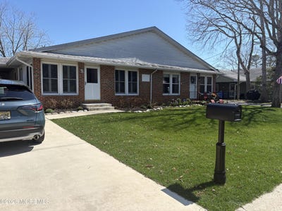 /international/us/13b-walnut-road-manahawkin-nj-110107230325/