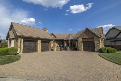 /international/us/10806-e-glengate-wichita-ks-110119994145/