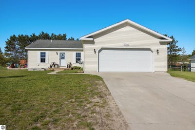 /international/us/8504-s-elizabeth-drive-maple-city-mi-110108351587/