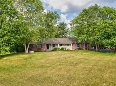 /international/us/9787-york-woods-drive-york-twp-mi-110108909749/