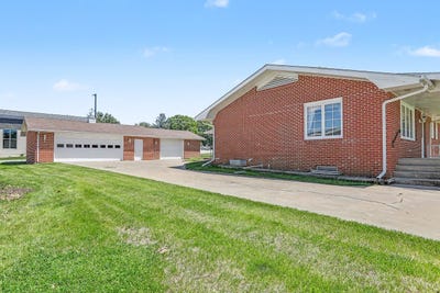 /international/us/222-e-10th-street-pella-ia-110108139024/