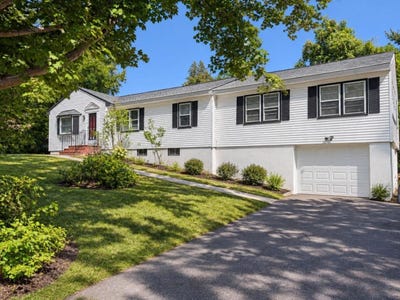 /international/us/136-maple-avenue-atkinson-nh-110110252861/