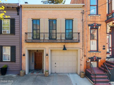 /international/us/211-lancaster-street-albany-ny-110108099663/