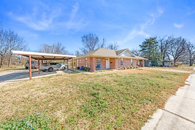 /international/us/701-703-sw-1st-street-cooper-tx-110105766338/