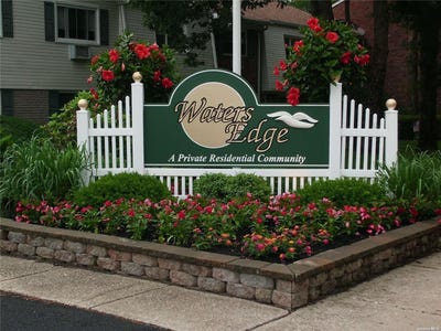 /international/us/40-201-w-4th-st-patchogue-ny-110096120037/