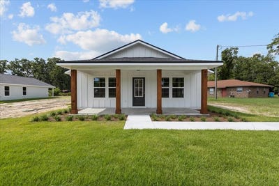 /international/us/405-5th-pl-chiefland-fl-110100687242/