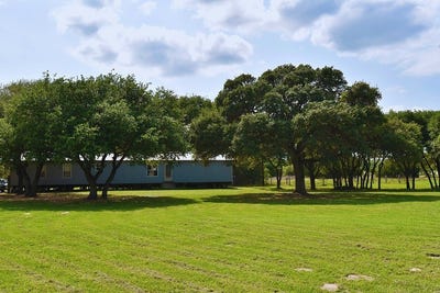 /international/us/13337-highway-90-alternate-hallettsville-tx-110108208328/