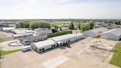 /international/us/1907-18th-street-spirit-lake-ia-110097239825/