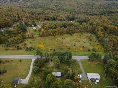 /international/us/old-greenfield-road-greenfield-park-ny-110106853426/