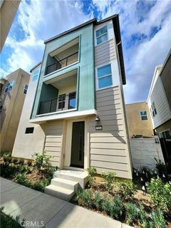/international/us/27422-pioneer-court-valencia-ca-110105321156/