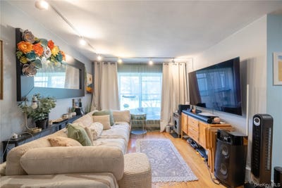 /international/us/221-middleneck-road-great-neck-ny-110102431339/