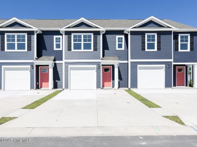 /international/us/7803-pennycress-drive-leland-nc-110106697599/