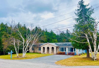 /international/us/198-w-spruce-street-st-ignace-mi-110103630711/