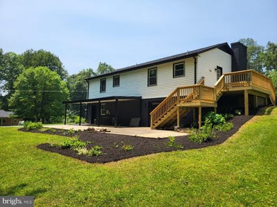 /international/us/19-whitethorn-court-ruckersville-va-110098662828/