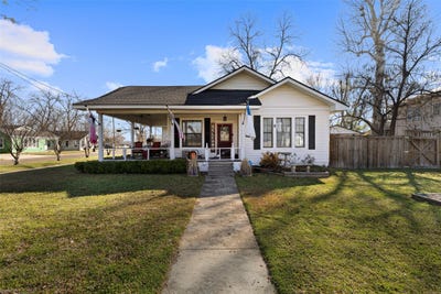 /international/us/217-n-montgomery-street-gilmer-tx-110106153190/