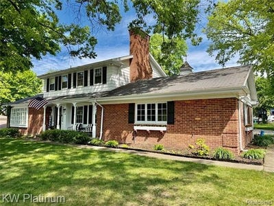 /international/us/2425-woodstock-drive-port-huron-al-110108391426/