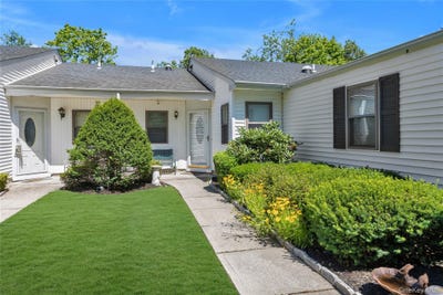 /international/us/42-knolls-drive-stony-brook-ny-110109152987/