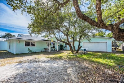 /international/us/5-circle-lake-drive-rockport-tx-110108427663/