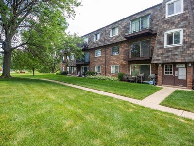 /international/us/9388-bay-colony-drive-des-plaines-il-110108587375/
