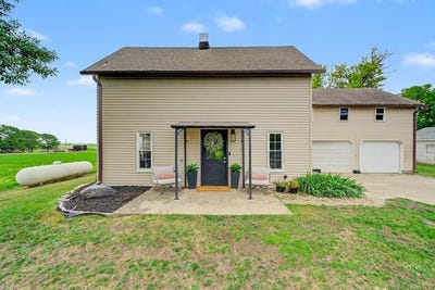 /international/us/203-donahoe-street-clare-ia-110108656728/