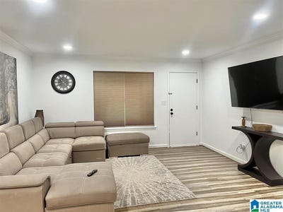 /international/us/1004-patton-creek-lane-hoover-al-110106504784/