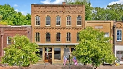 /international/us/109-e-main-street-jonesborough-tn-110104198745/