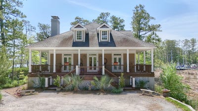 /international/us/5632-styron-drive-oriental-nc-110108335199/