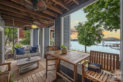 /international/us/702-southwest-drive-davidson-nc-110108028476/