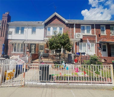 /international/us/53-38-66th-street-maspeth-ny-110108443125/