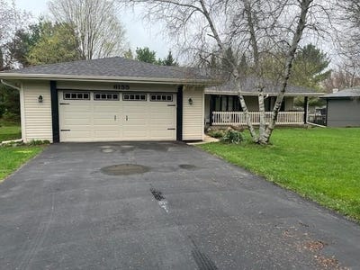 /international/us/6155-basin-drive-loves-park-il-110107635561/