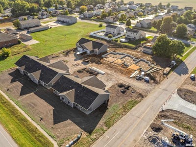 /international/us/1720-magnolia-drive-chatham-il-110120487729/
