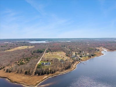 /international/us/8-ferry-lane-berkley-ma-110107461218/