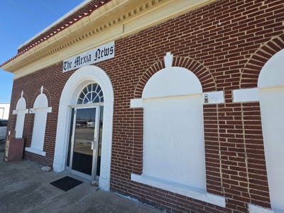 /international/us/214-n-railroad-street-mexia-tx-110106307814/