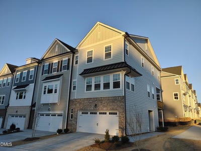 /international/us/831-amley-place-apex-nc-110108190733/