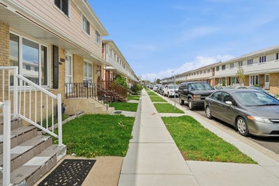 /international/us/9835-garden-court-schiller-park-il-110108659010/