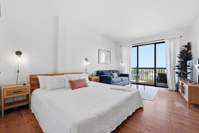 /international/us/214-sw-miracle-strip-parkway-fort-walton-beach-fl-110107755841/
