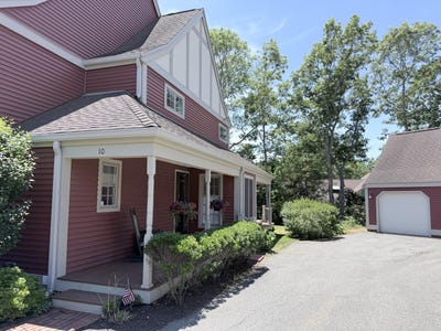 /international/us/10-village-green-circle-mashpee-ma-110109110898/