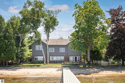/international/us/4868-w-whispering-pines-lane-glen-arbor-mi-110100987183/