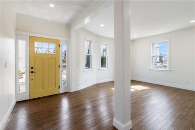 /international/us/4-clinton-avenue-newport-ri-110107037604/