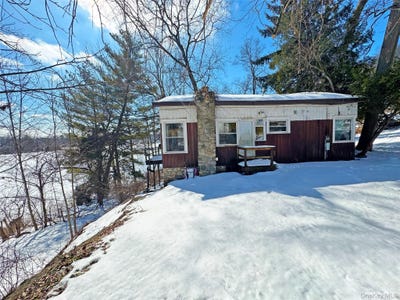 /international/us/315-lake-drive-lake-peekskill-ny-110106117957/