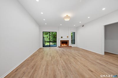 /international/us/883-heritage-village-southbury-ct-110120069700/