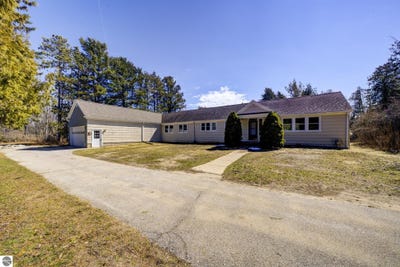 /international/us/974-n-mill-street-northport-mi-110107392870/