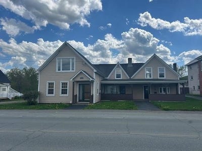 /international/us/15-main-street-stewartstown-nh-110108491546/
