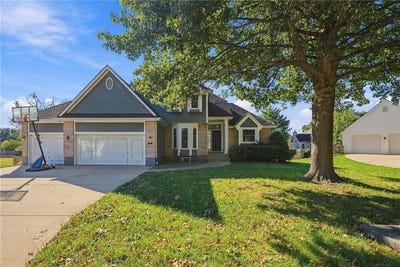 /international/us/18107-e-51st-street-court-independence-mo-110120770916/