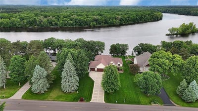 /international/us/10283-ferry-point-place-nw-rice-mn-110099151690/